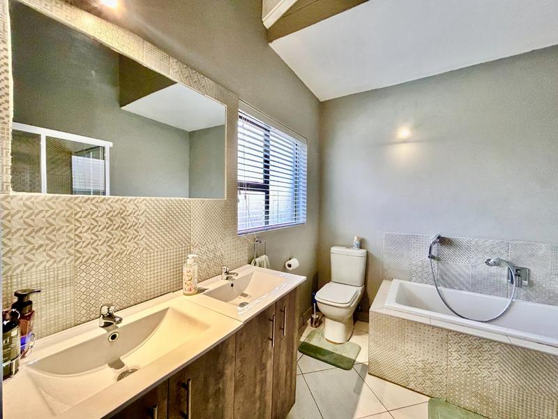 7 Bedroom Property for Sale in Melodie North West